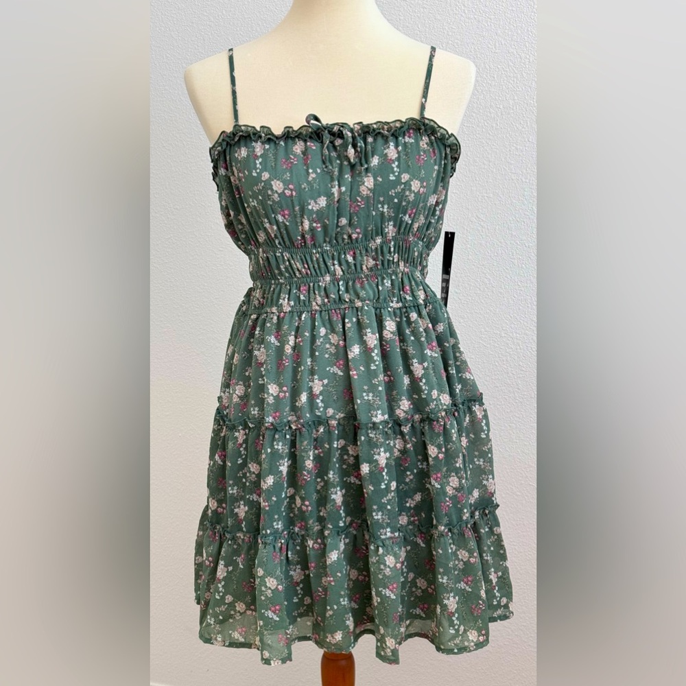 NWT Trixxi sleeveless floral ruffle dress